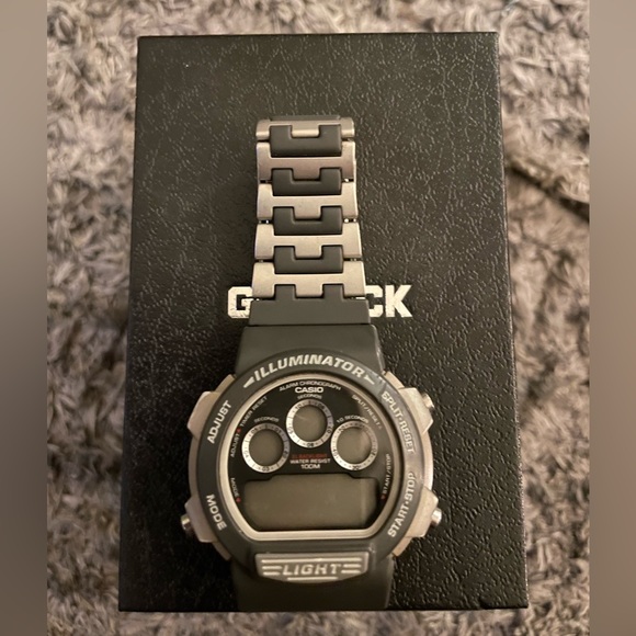 G-Shock Light Illuminator Watch - Picture 1 of 4